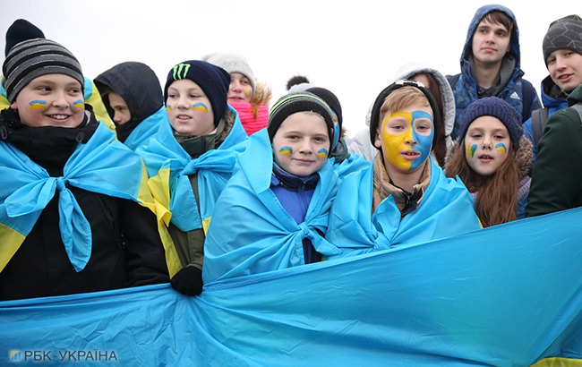 День Соборности: украинцы создали &quot;живую цепь&quot; и развернули национальный флаг (яркий фоторепортаж)
